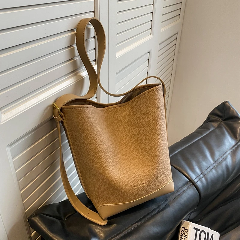 复古大容量包包2023新款女包时尚通勤斜挎高级感四季款单肩水桶包