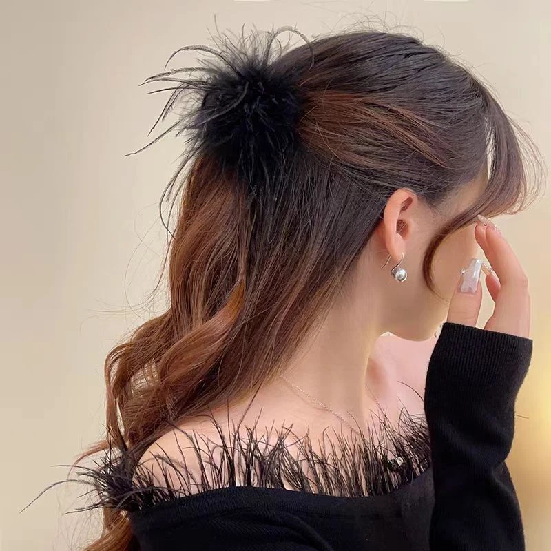 黑色羽毛高马尾小抓夹女2024新款高级感毛毛鲨鱼夹后脑勺半扎发夹