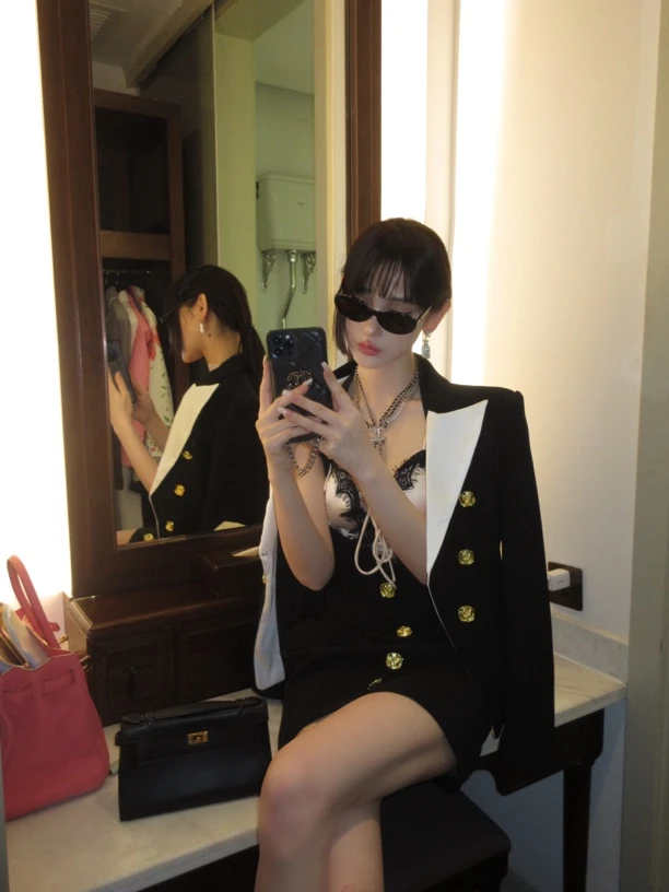 ChiclyNana  欧美风穿搭两件套女撞色玫瑰花扣西装外套半身裙套装