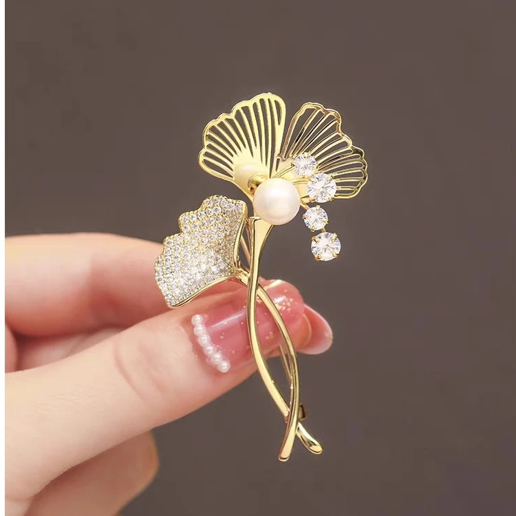 银杏叶胸针饰品高档轻奢女生新款衬衫防走光扣胸花别针百搭古风