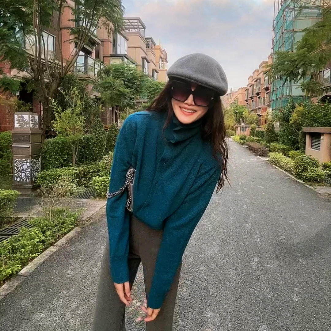 漂亮青蓝色高领100羊毛开衫