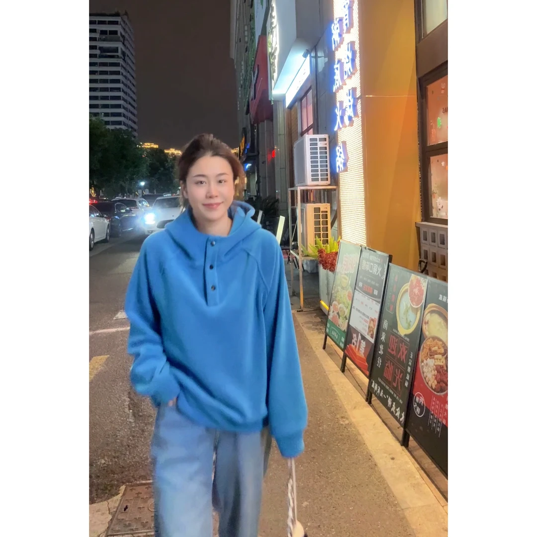 美亚恩NANA【幸运日】秋冬加绒纽扣门襟插肩连帽长袖卫衣宽松C0056