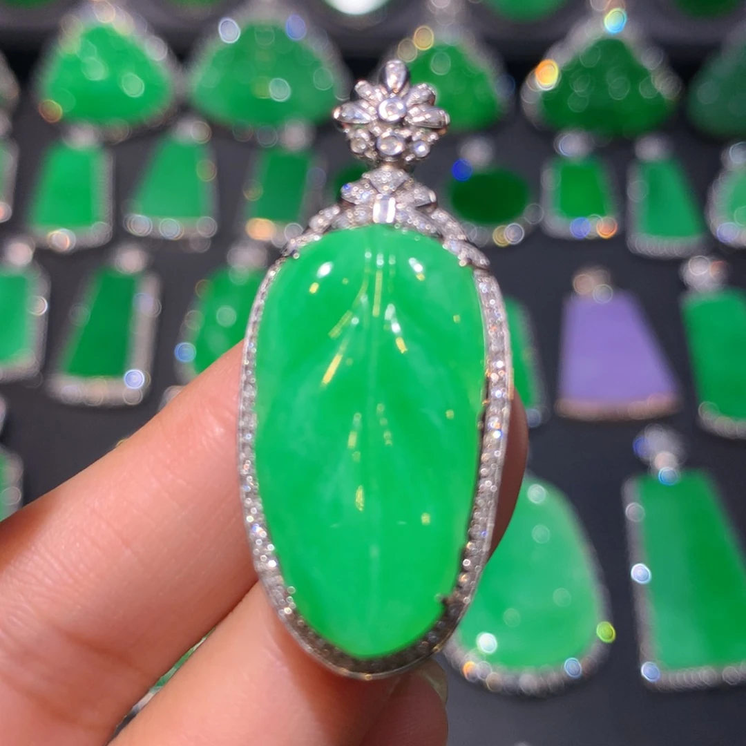 翡翠颈饰18K金镶嵌翡翠