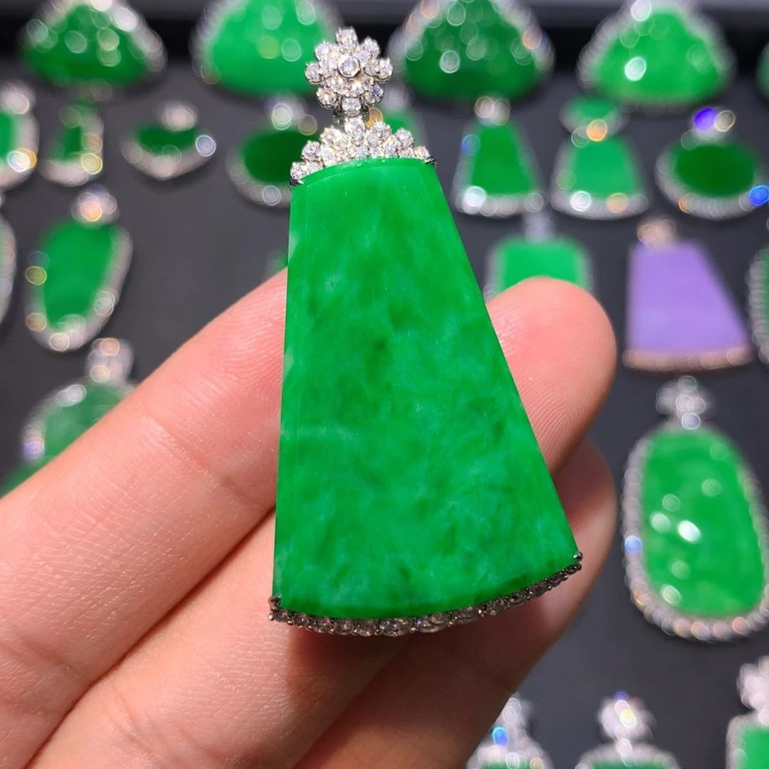 翡翠颈饰18K金镶嵌翡翠