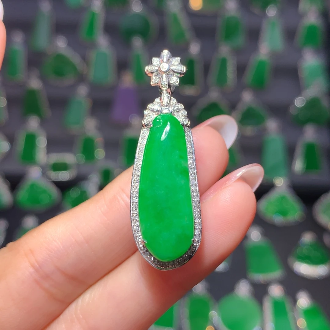 翡翠颈饰18K金镶嵌翡翠