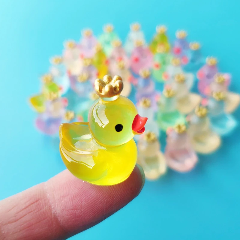 夜光小黄鸭彩色水晶皇冠鸭玩具车载发光动物摆件荧光DIY桌面摆设