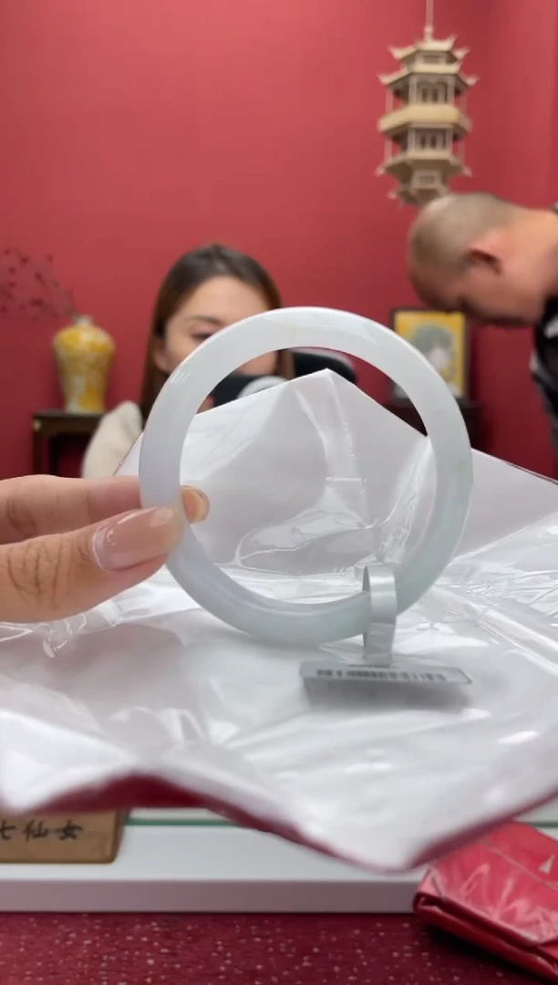 【闪购商品】翡翠手镯未镶嵌42手镯