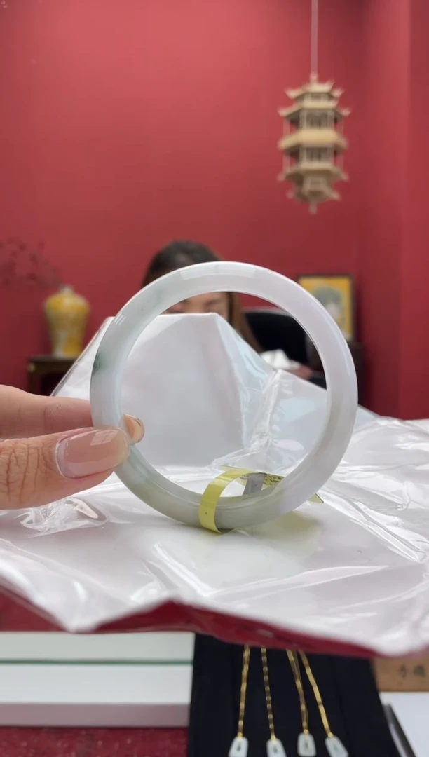 【闪购商品】翡翠手镯未镶嵌46手镯