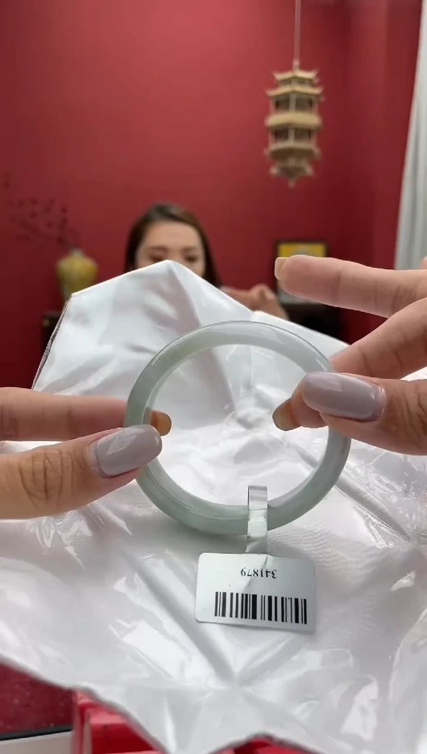 【闪购商品】翡翠手镯（贵妃镯）未镶嵌10手镯