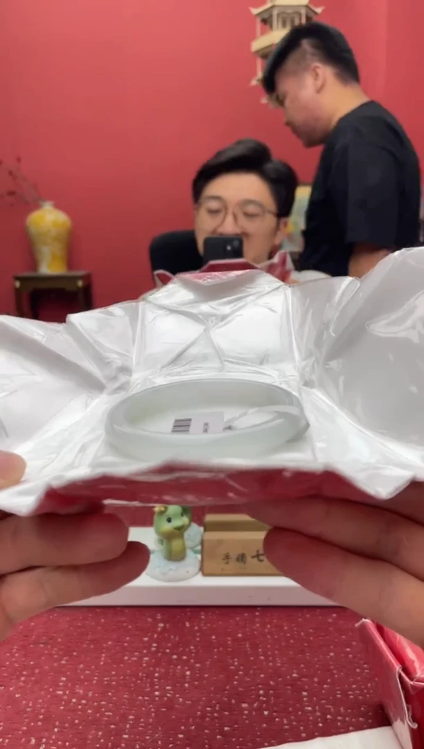 【闪购商品】翡翠手镯(贵妃镯)未镶嵌18手镯