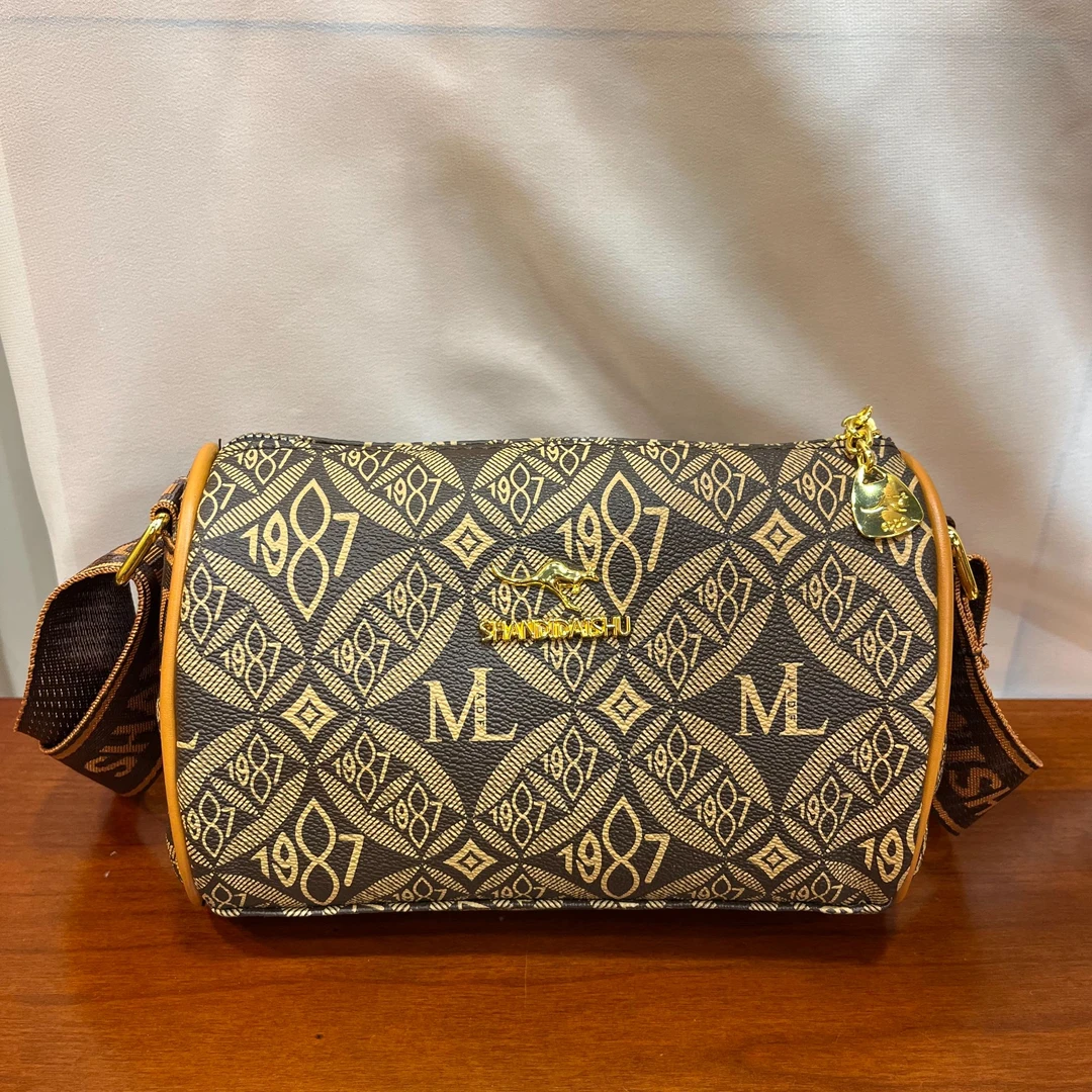 【珊迪袋鼠】新款秋季百搭轻奢潮流女士单肩斜挎包8030棕色