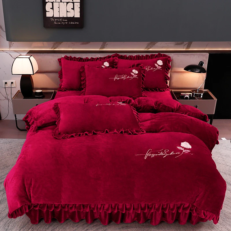 富亿恒  婚庆大红加厚加绒绣花双面绒被牛奶绒床裙四件套