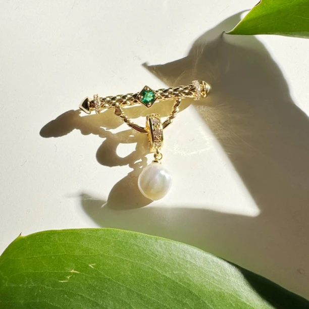 【翡冷翠】豹豹珠宝 法式珠宝 淡水珍珠胸针 复古金色时尚手工气质