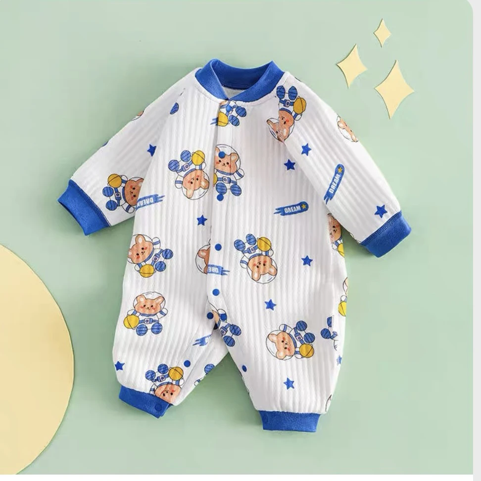 婴儿连体衣三层保暖可爱秋季新款男女宝宝衣服长袖柔软春秋