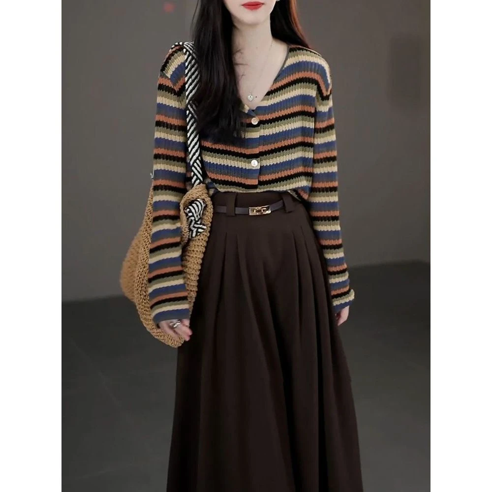 韩系减龄裙套装2025秋季新款时尚减龄拼色条纹针织衫+纯色半身裙