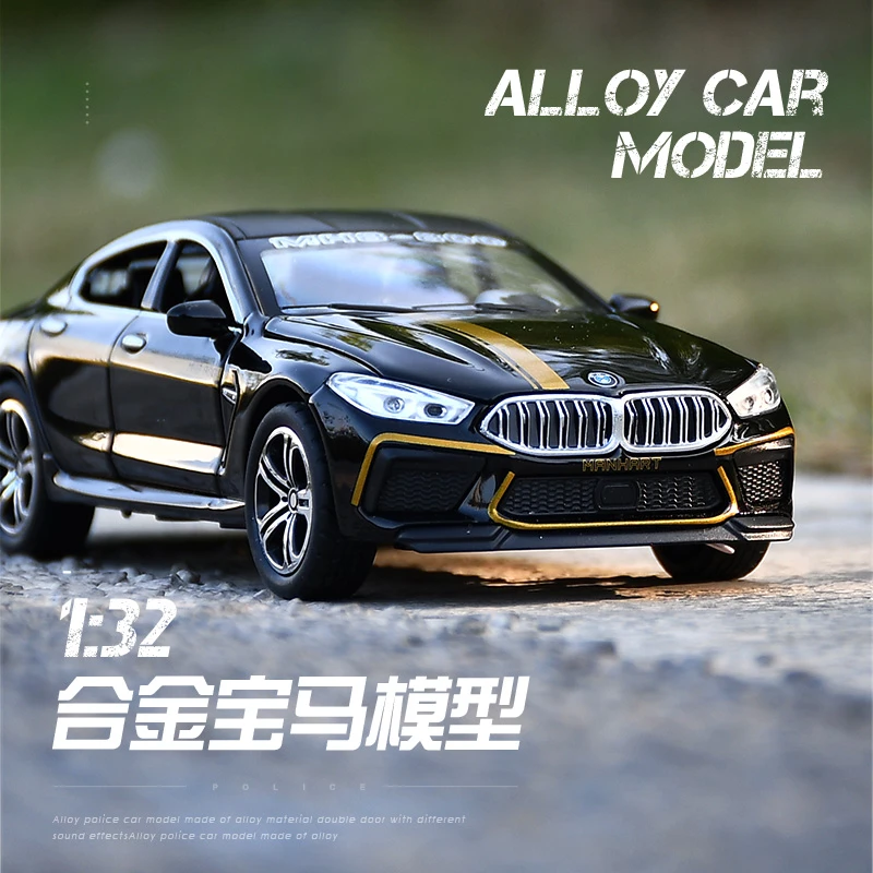 1:32宝马M8合金车模型玩具声光回力开门车模型