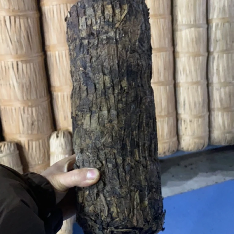 安化黑茶2012年春季原料 2017年一级金花百两2025年砍开包装