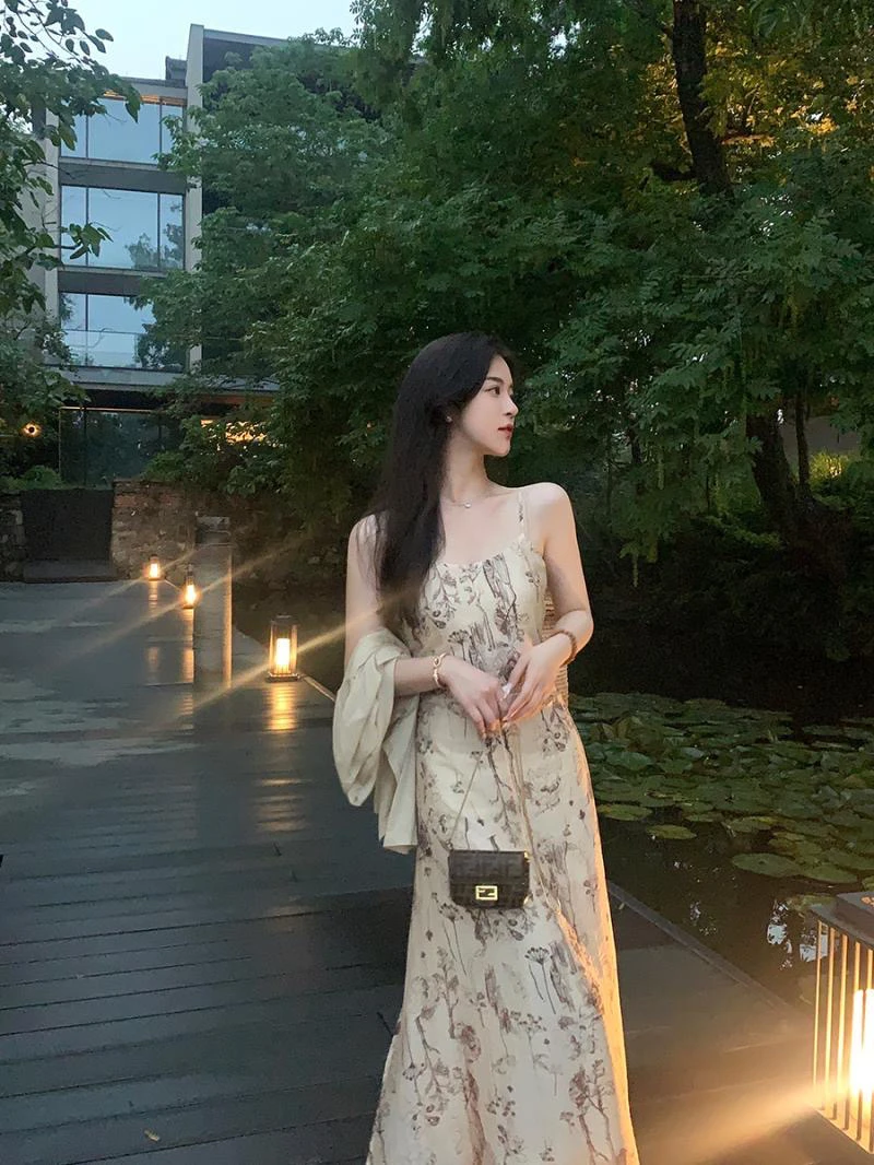 （莓烦恼）法式吊带连衣裙女夏季复古气质收腰水墨清冷感茶歇裙子