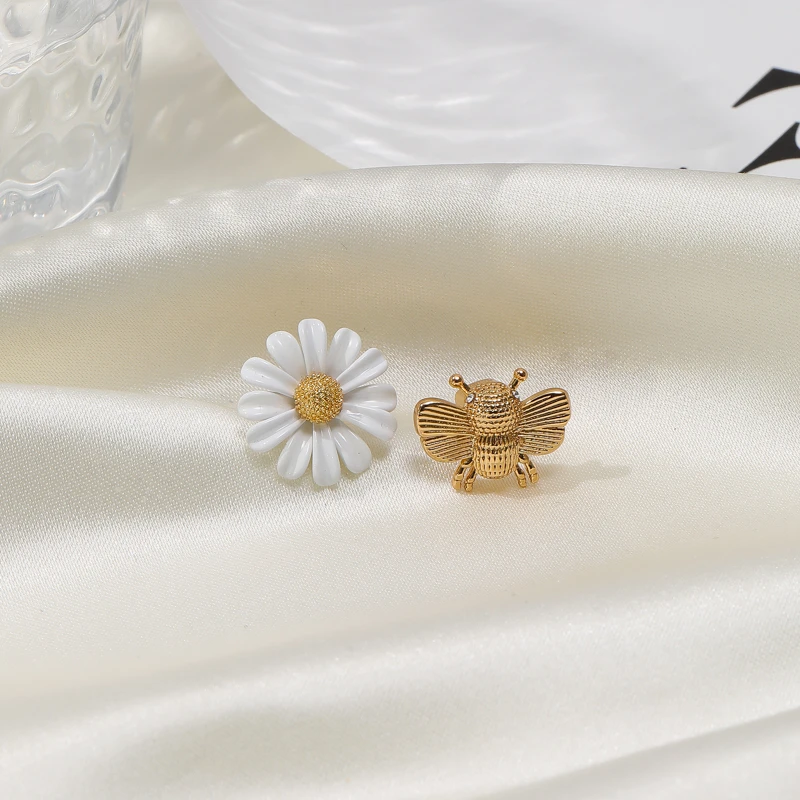 7556 蜜蜂雏菊耳钉小众简约百搭法式设计师S925银针