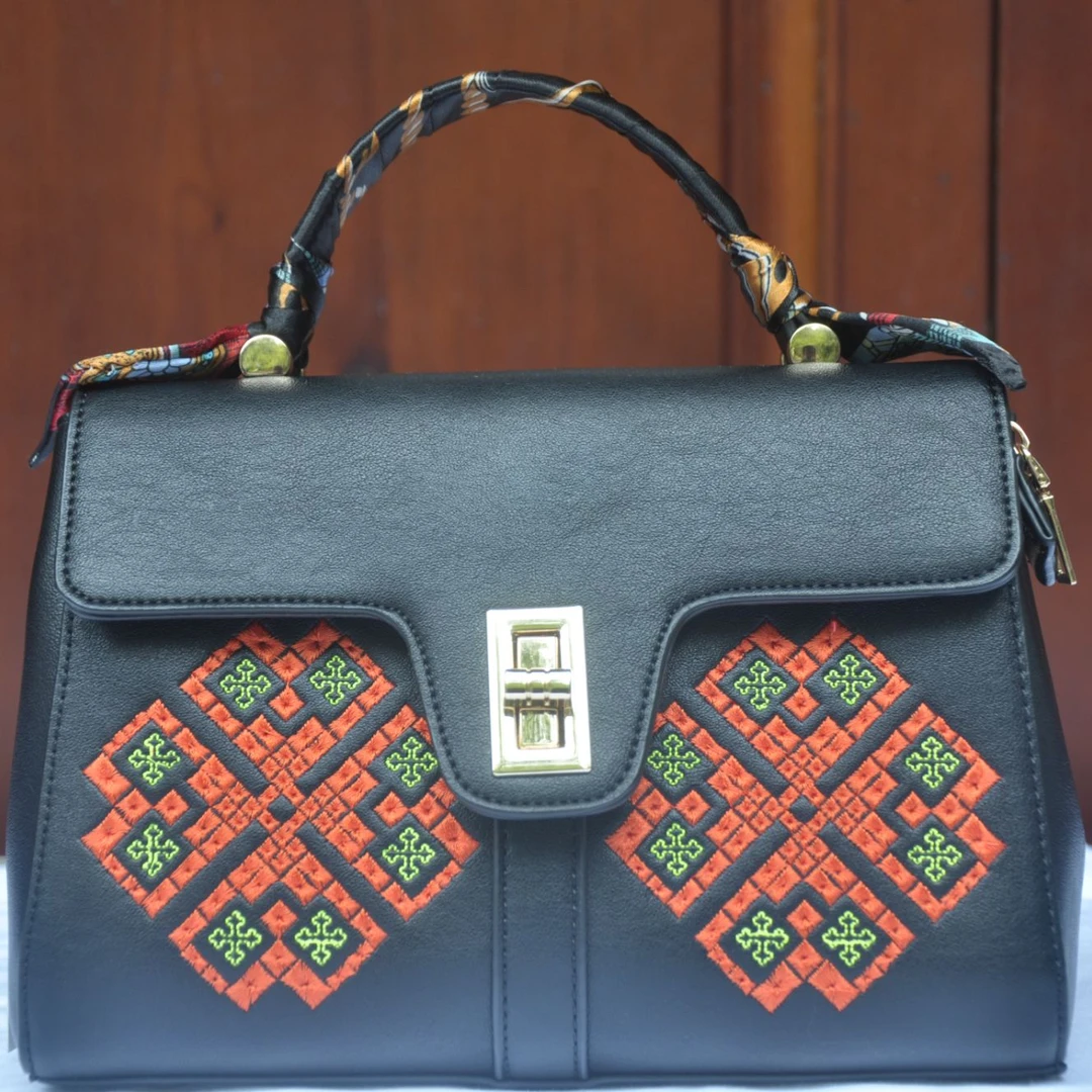 白裤瑶非遗黑色手提包