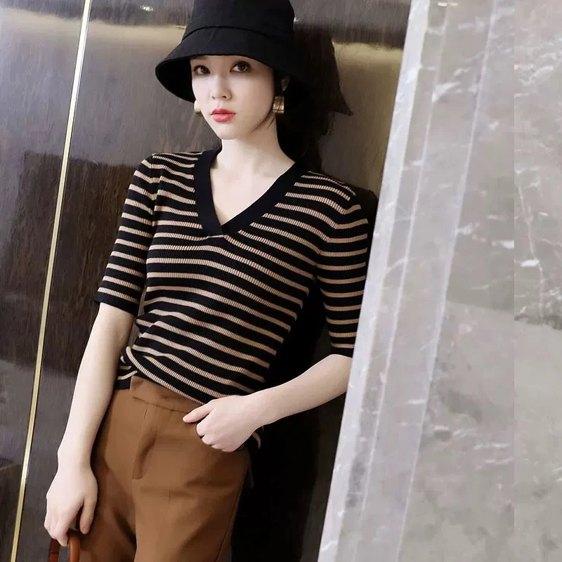 气质白搭不挑人纯色撞色显瘦百搭洋气修身短款针织上衣内搭D58