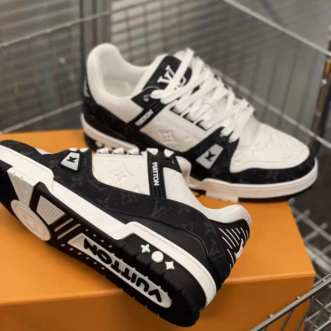 全新未使用 LouisVuitton/路易威登 Trainer 低帮休闲板鞋黑白色
