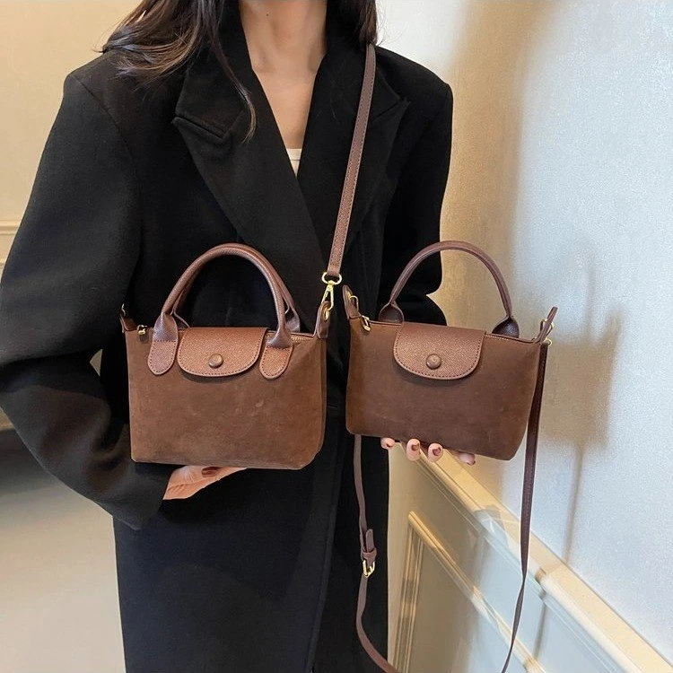 秋冬新款复古磨砂单肩斜挎手提小包包女百搭PU安哥拉红磁扣包