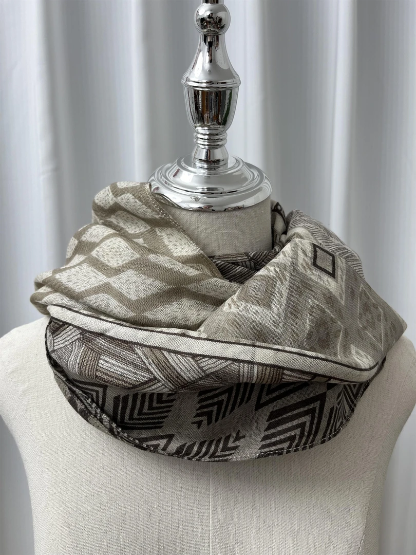 【茸绮·丝毛】精纺桑蚕丝/羊羔毛几何图形女士围巾披肩