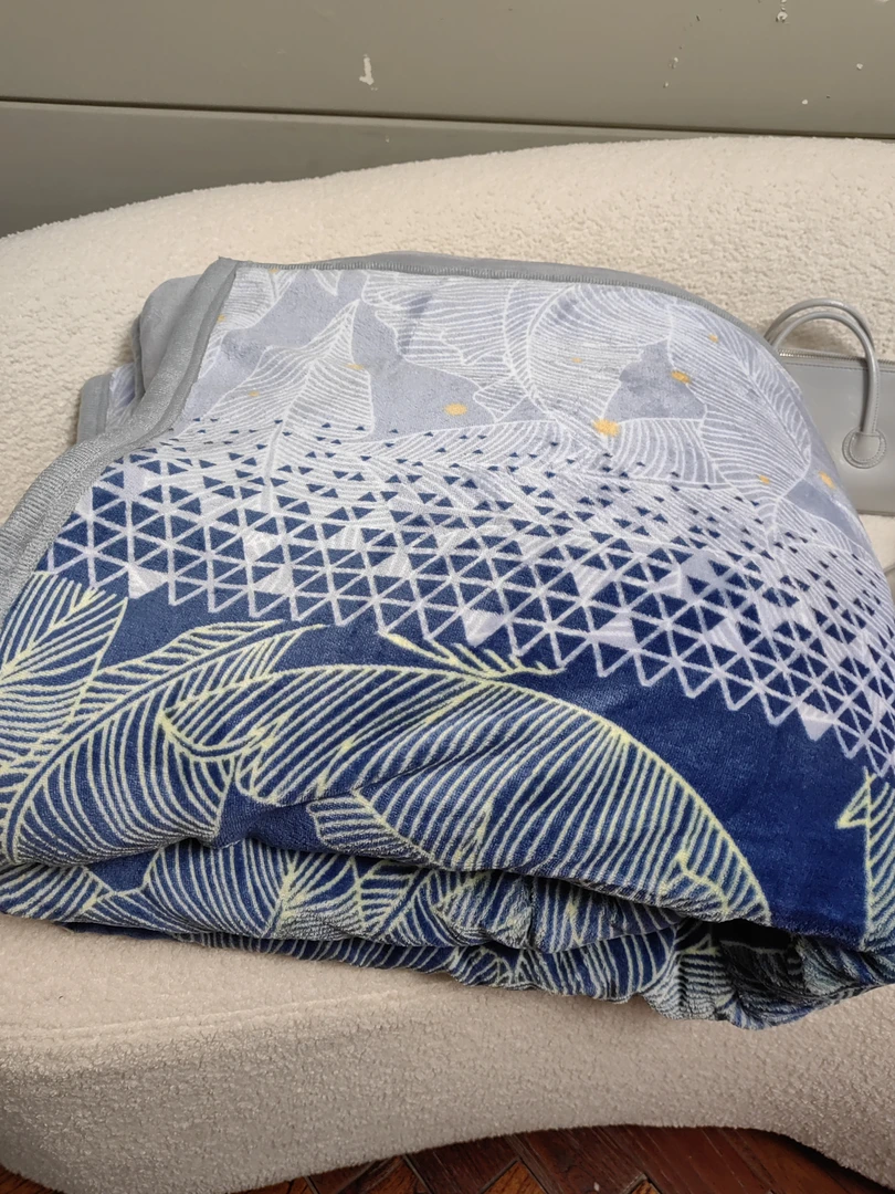 【蓝色树叶被子】1.5*2米牛奶绒石墨烯被子