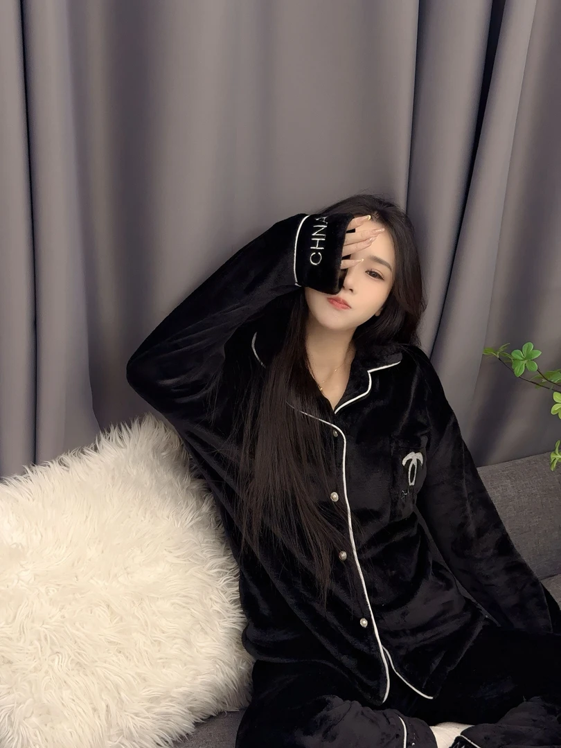 睡衣女黑白小香风刺绣时尚翻领加厚加绒法兰绒加厚保暖家居服套装