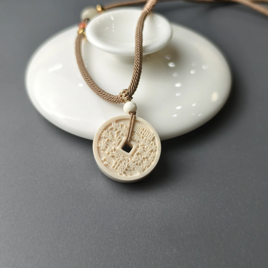 【珠宝厂长】约23mm猛犸牙山鬼花钱颈饰