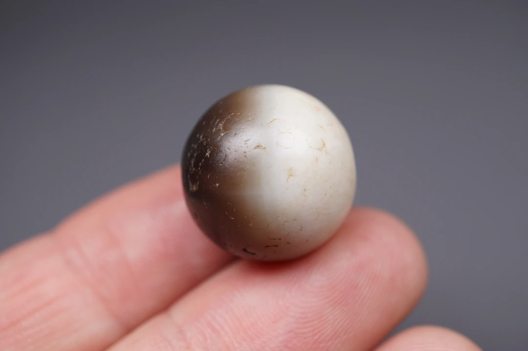 上百年的西亚天然黑白缠丝老玛瑙大圆珠子 天地珠D1200