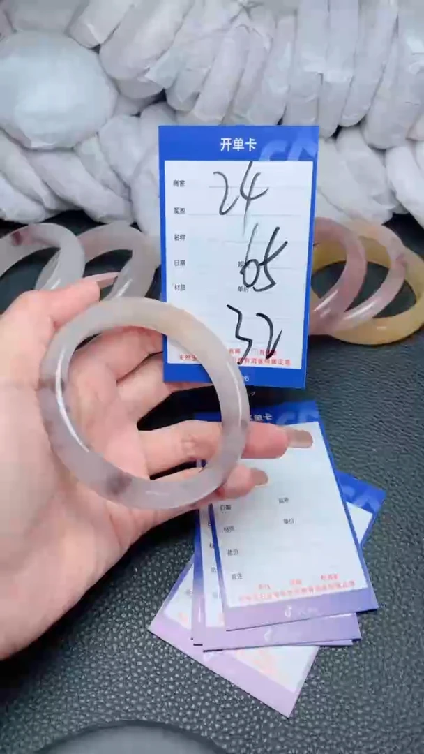 【闪购商品】石英质玉手镯未镶嵌24