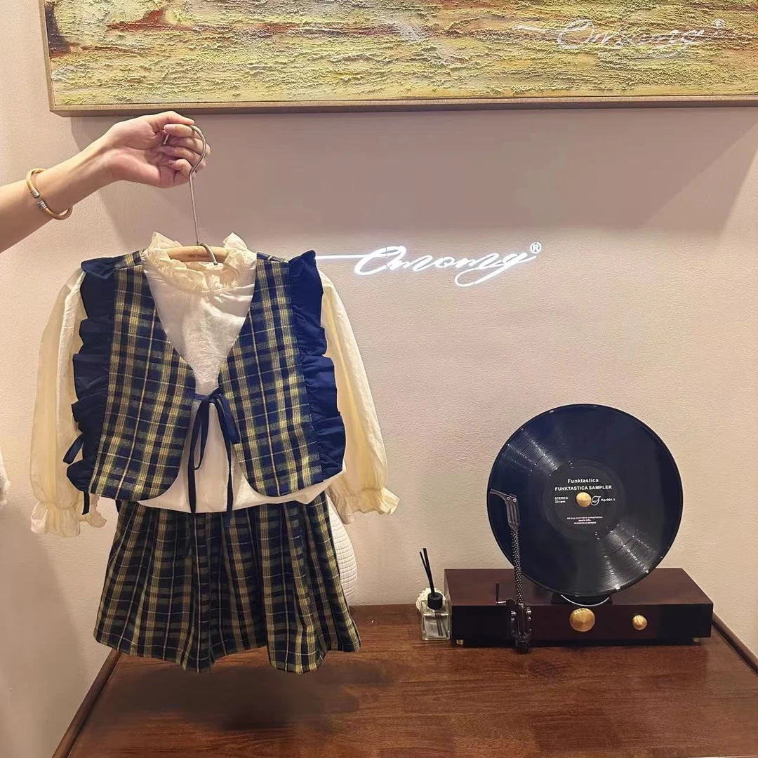 OMOMG晚自习女童秋季新款格子马甲短裙长袖打底衫三件套MGT3028