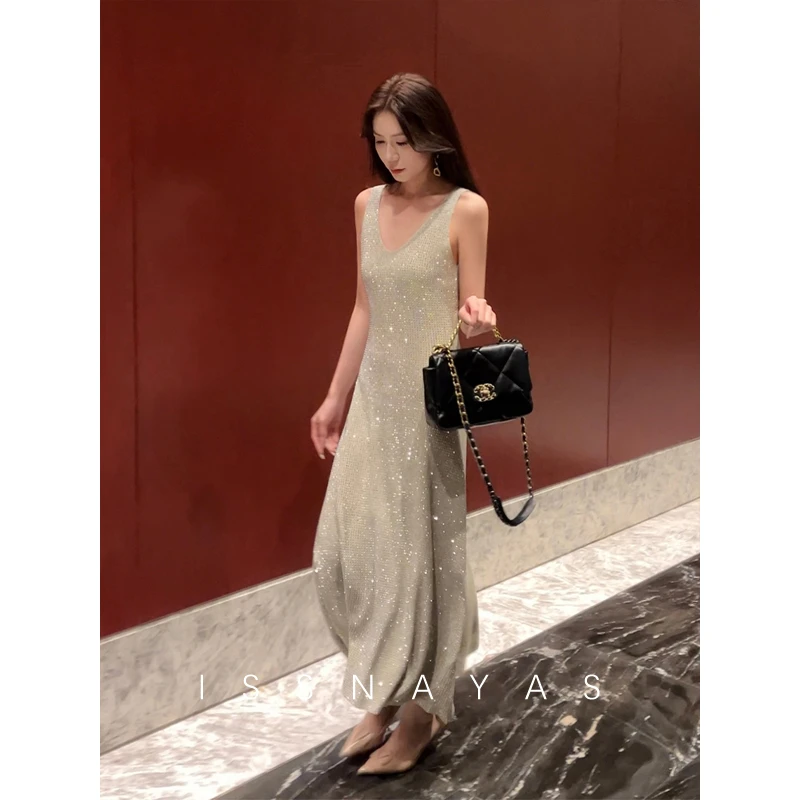 性感显瘦V领背带香槟色长款连衣裙轻奢时尚减龄精致战袍亮钻裙子