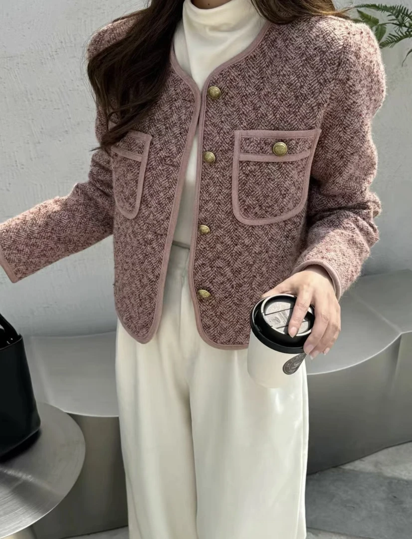 深圳MMOUHUO新款羊毛单排扣圆领小香风羽绒短外套