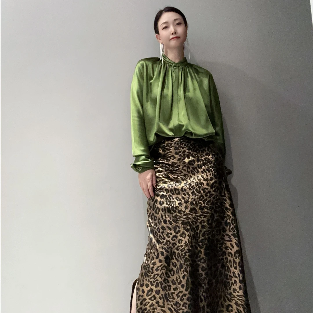 轻奢缎面绿色长袖衬衫MT9892