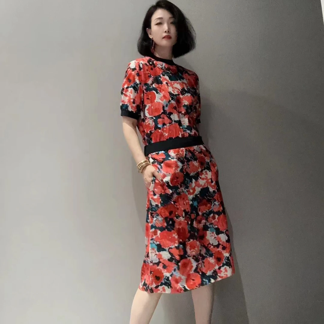 红色印花收腰圆领酷飒简约中款连衣裙MD9455