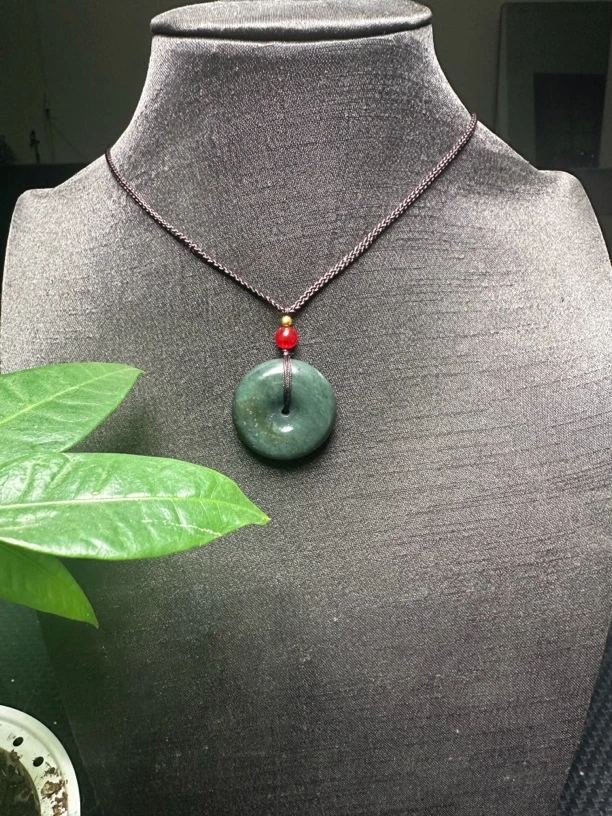 新疆和田玉平安扣吊坠