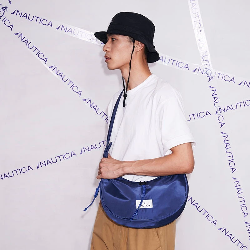 nautica/诺帝卡编织绳扣月牙包运动月牙包户外尼龙防水通勤包舒适