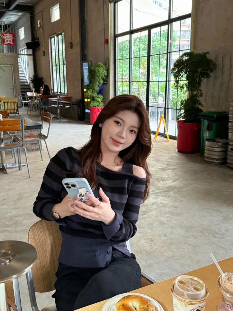 【小镇集会】韩系温柔穿搭斜肩条纹针织衫女秋季慵懒风修身显瘦上衣