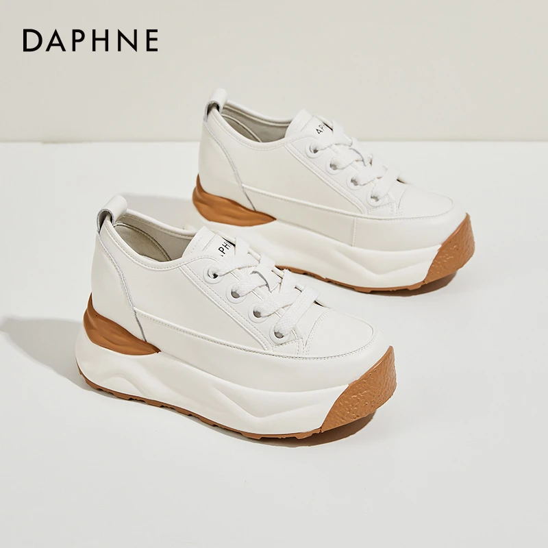 达芙妮气质轻便厚底小白鞋女2024春季新款运动休闲鞋透气松糕板鞋