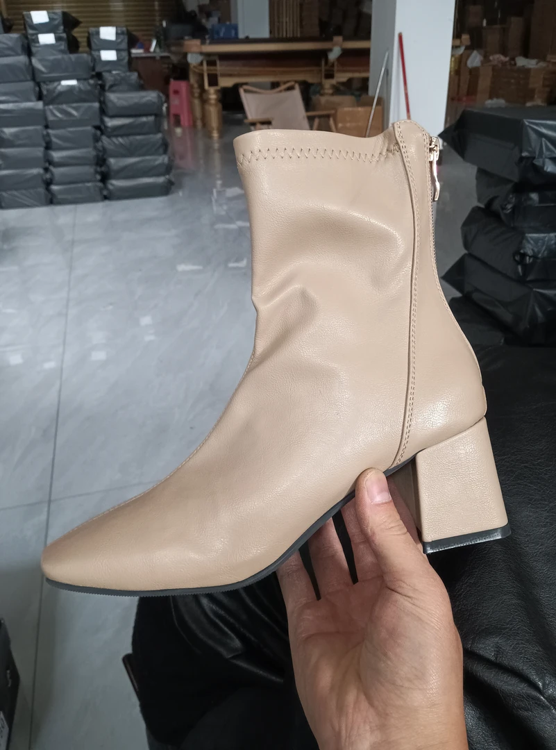 新款778时尚高端马丁短靴女