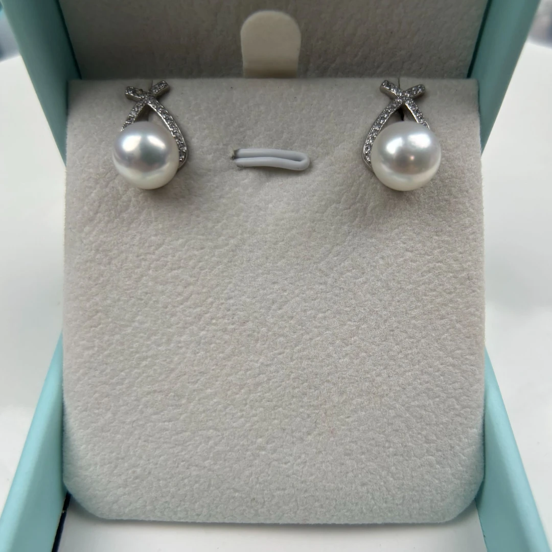 【沁云】时尚百搭款的S925鱼尾耳钉卡9mm淡水无核珍珠