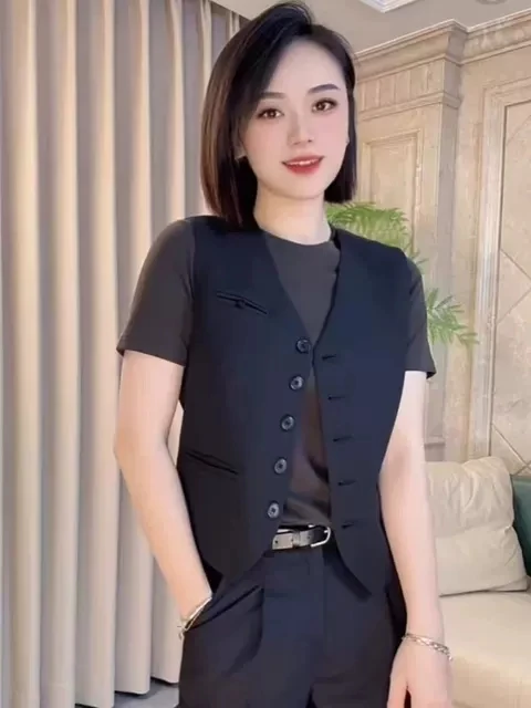 西装马甲女短款2025秋季新款时尚百搭显瘦设计感小众无袖马夹外套