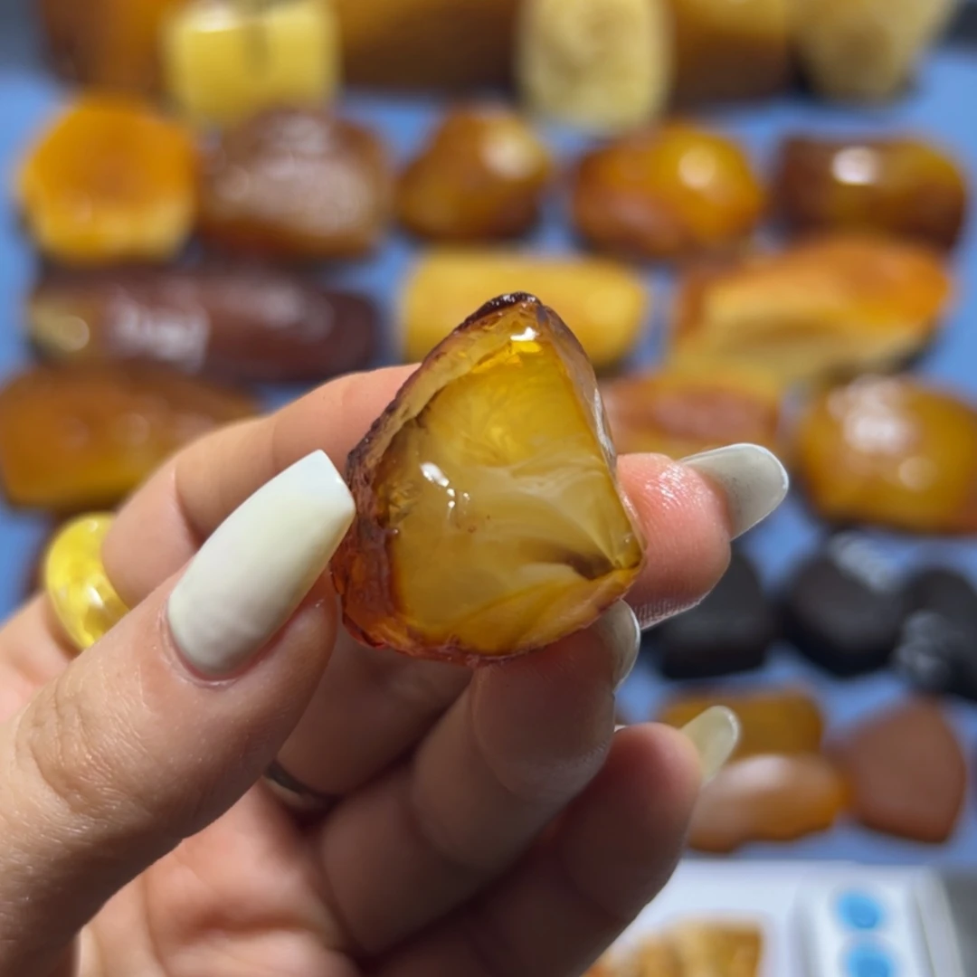 【闪购商品】定制琥珀未镶嵌?**九