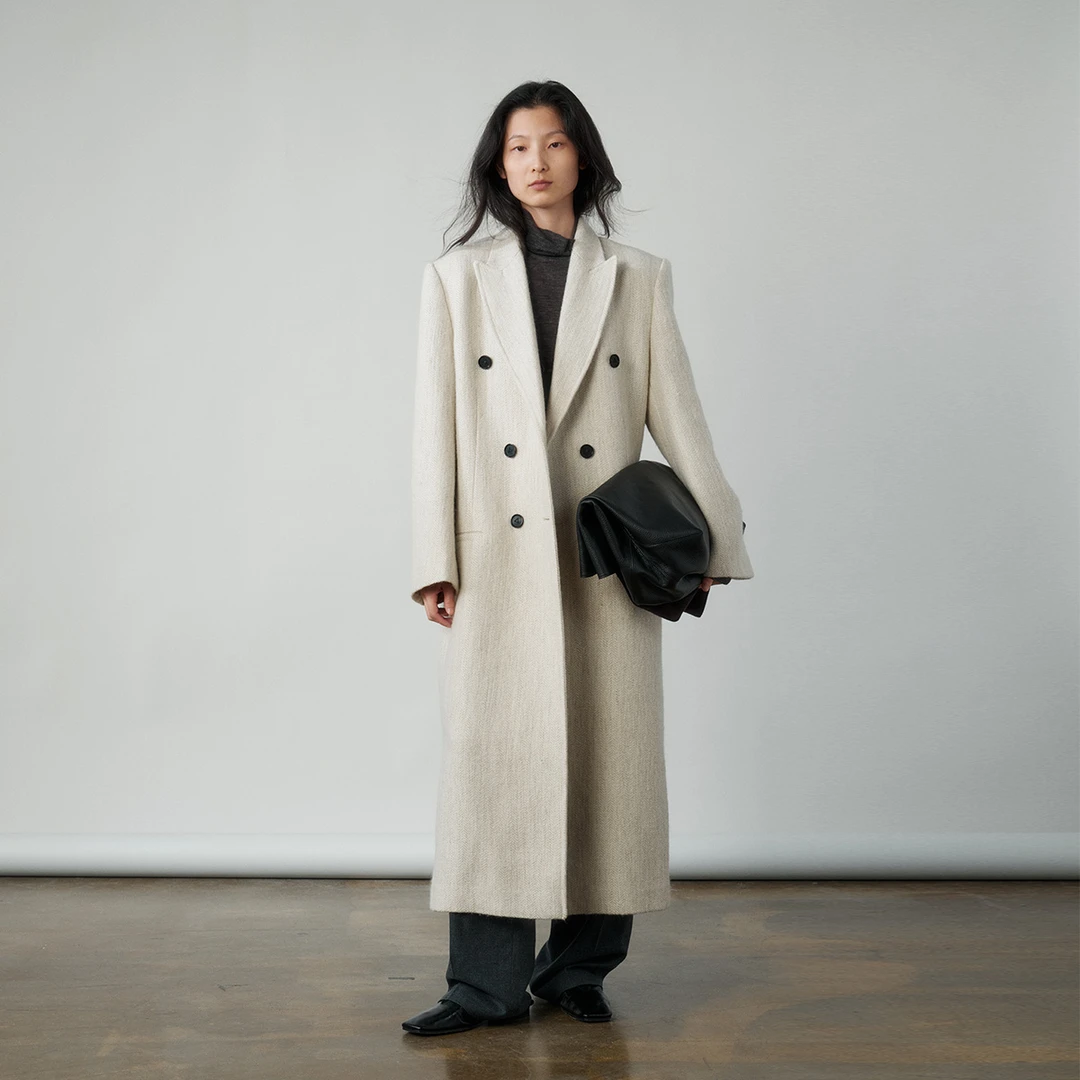 ZUM 新款初冬白色高级感正肩呢子大衣女秋冬长款毛呢外套