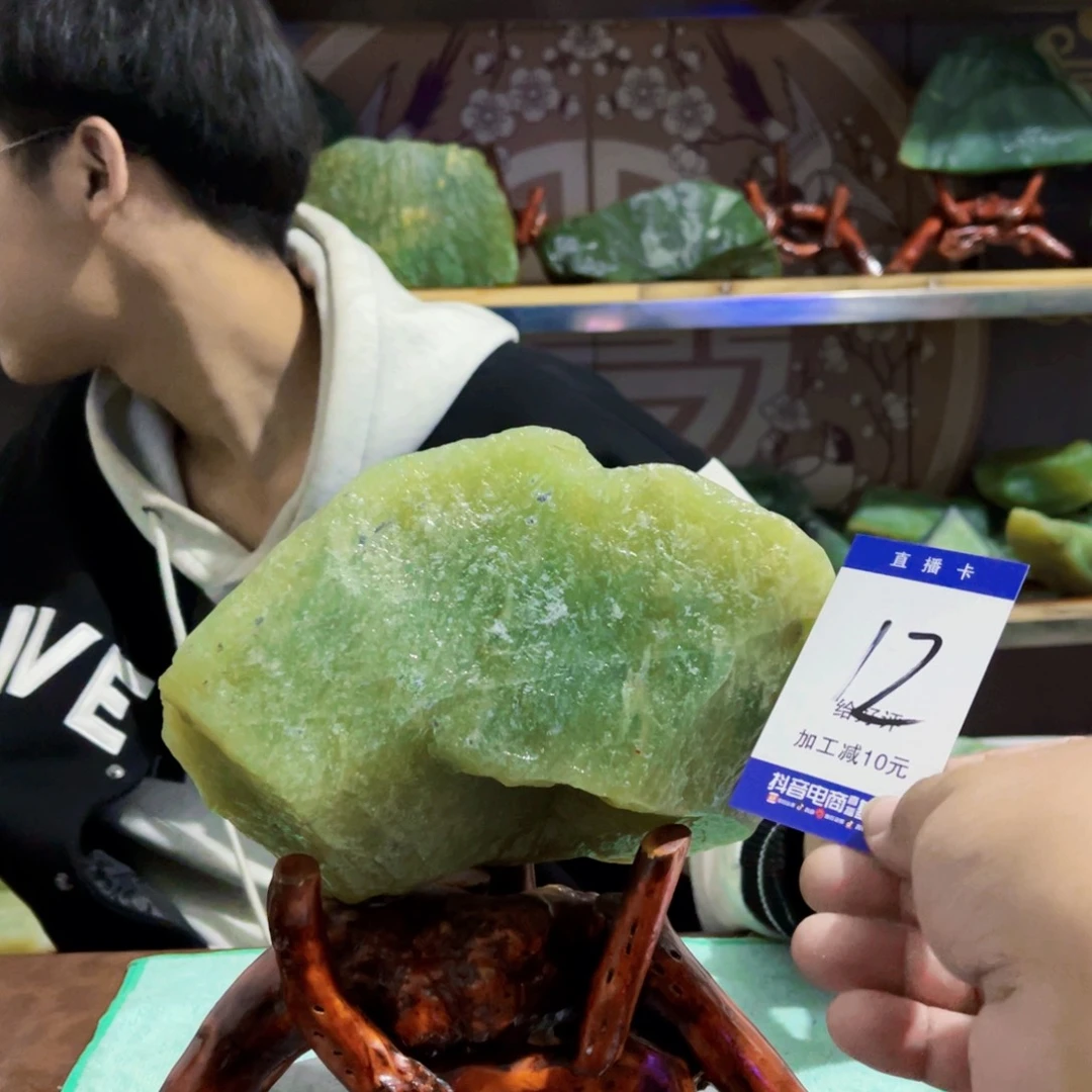 蛇纹石玉原石未镶嵌