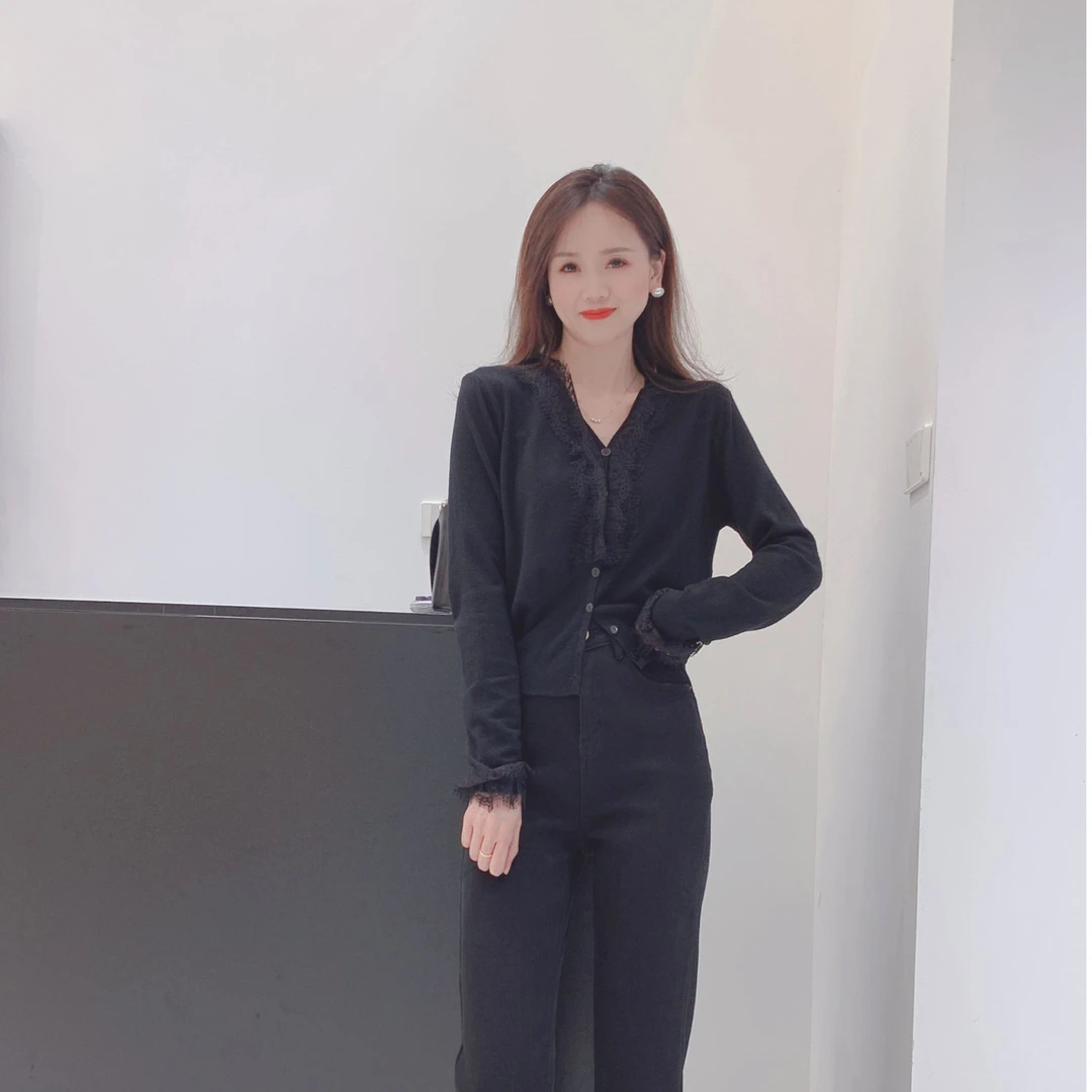 新款韩系设计感V领蕾丝花边拼接长袖针织开衫毛衣内搭ins休闲时尚