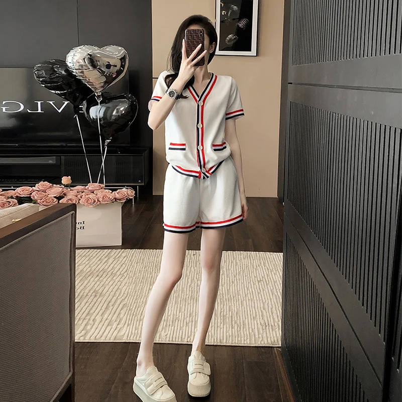 小香风休闲运动套装女夏时尚洋气减龄撞色V领短袖高腰短裤两件套